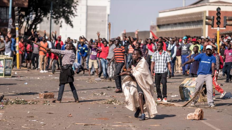Aumenta la tensión en Zimbabue tras celebración de comicios
