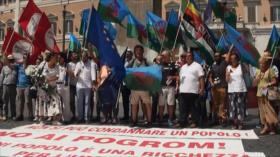 Cientos de italianos se manifiestan en Roma en apoyo a gitanos