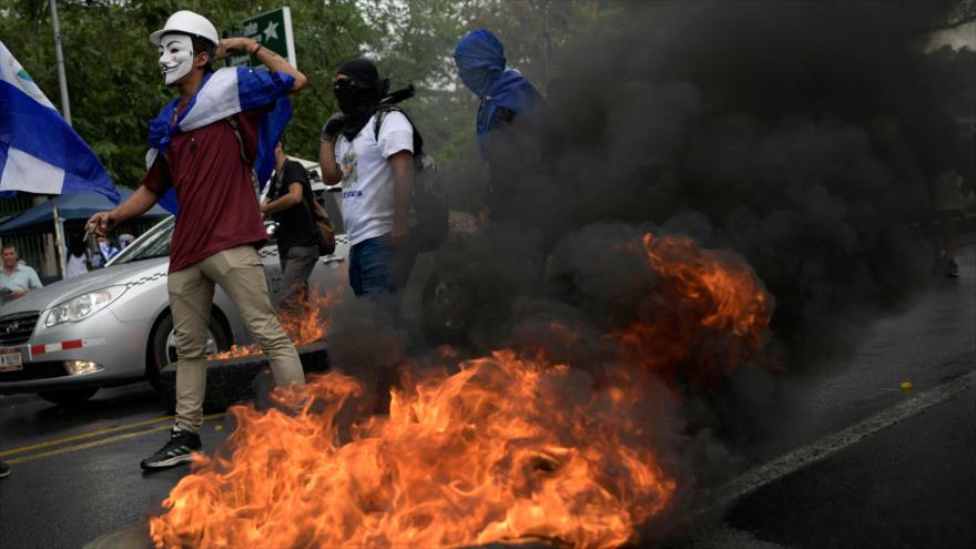 Los enfrentamientos entre los opositores y la policía nicaragüenses en Managua, capital de Nicaragua, 2 de julio de 2018.