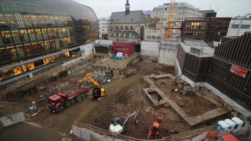 Vista aérea de la excavación que ha dejado al descubierto una antigua biblioteca en el centro de Colonia, urbe en el noroeste de Alemania.