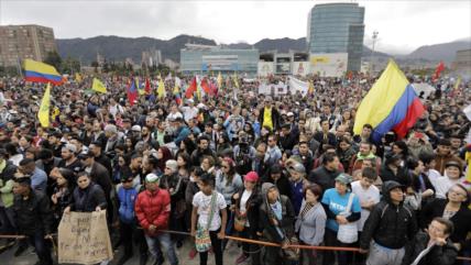 Oposición colombiana marcha para exigir a Duque que cuide la paz