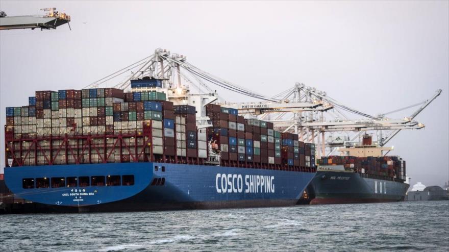 Buques chinos exportan mercancías a EE.UU.