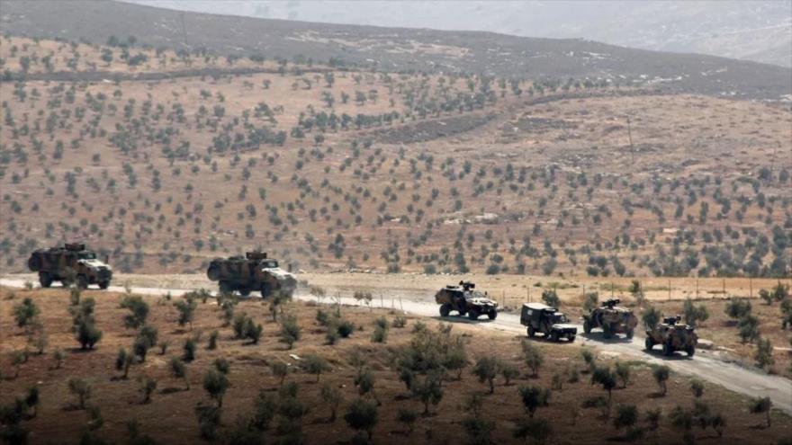 Un convoy militar de Turquía avanza en la provincia siria de Idlib, noroeste.