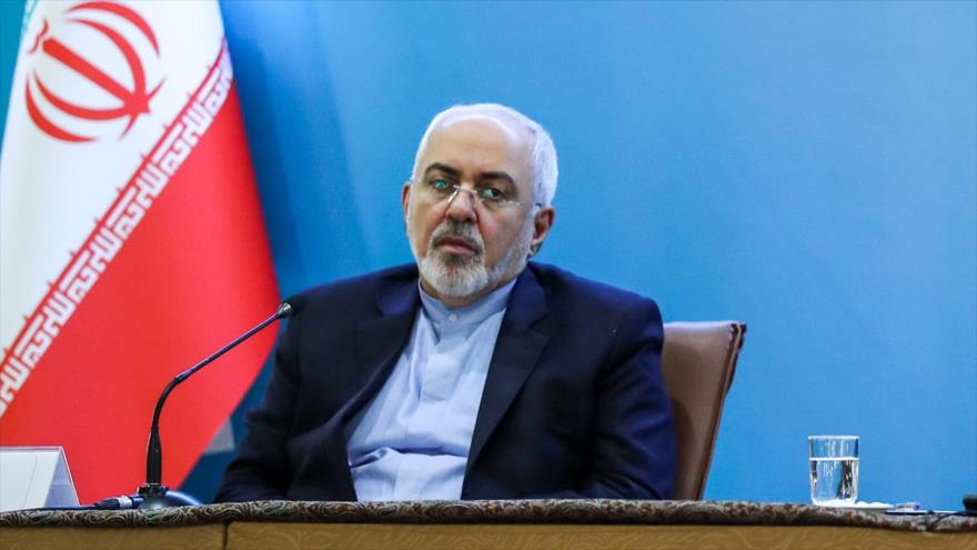 El canciller iraní, Mohamad Yavad Zarif, en una reunión con otros funcionarios persas en Teherán, 22 de julio de 2018.