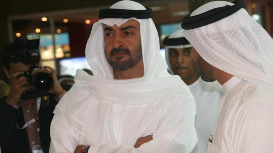 El príncipe heredero emiratí, Mohammad bin Zayed Al Nahyan (izq.).