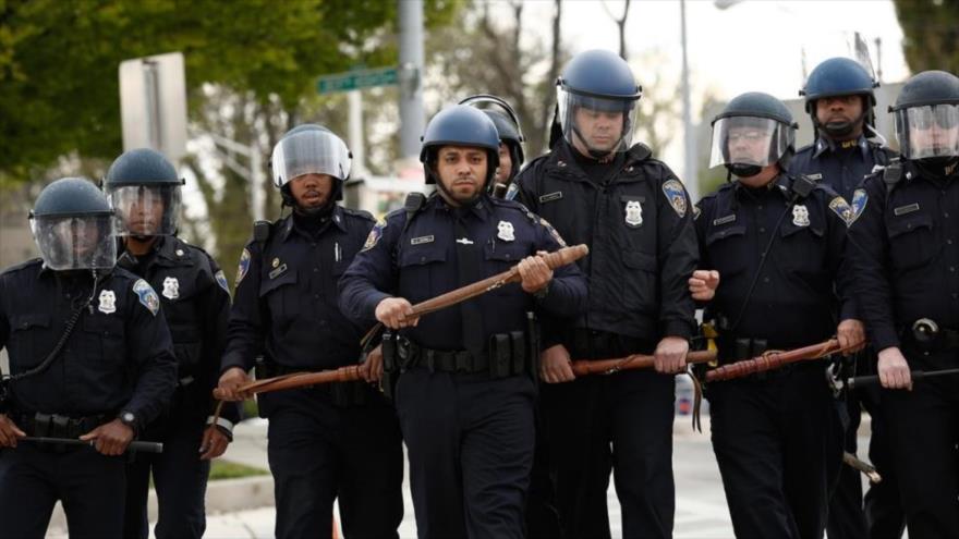 Vídeo: Un policía de EEUU golpea brutalmente a un hombre negro