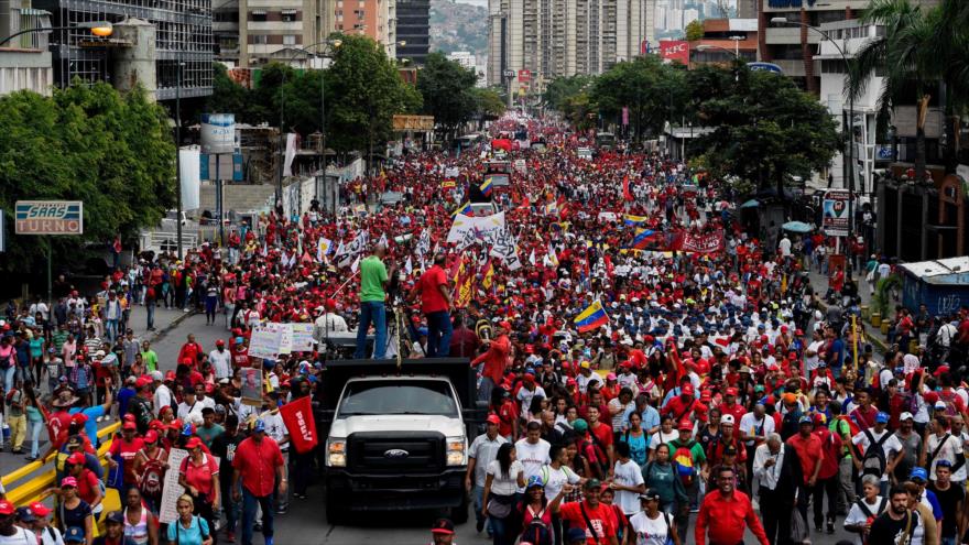 Venezolanos apoyan a Maduro y sus planes tras fallido atentado