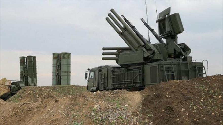 Sistema antiaéreo ruso desplegado en la base aérea rusa Hmeimim, en Latakia, Siria.