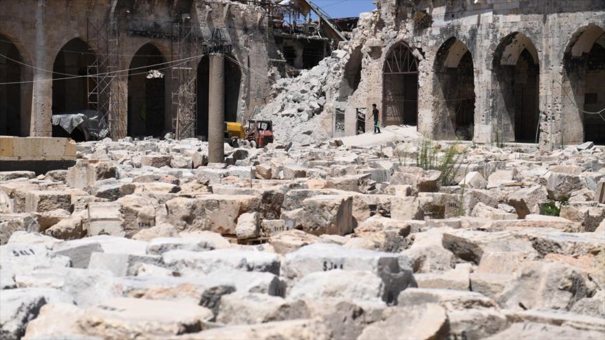 Una vista general muestra los trabajos de renovación en la mezquita de Grand Umayyad en la ciudad siria de Alepo, 14 de agosto de 2018 (Foto: AFP).