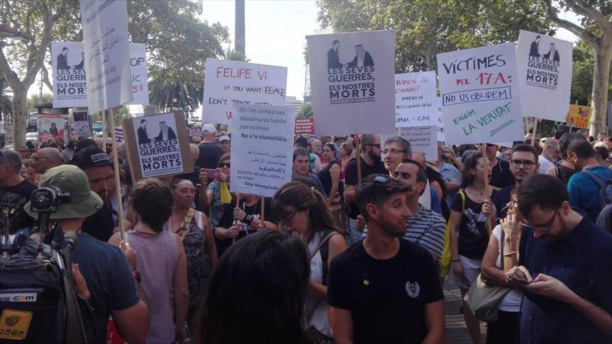 Alzan tensiones por presencia del rey de España en acto del 17-A