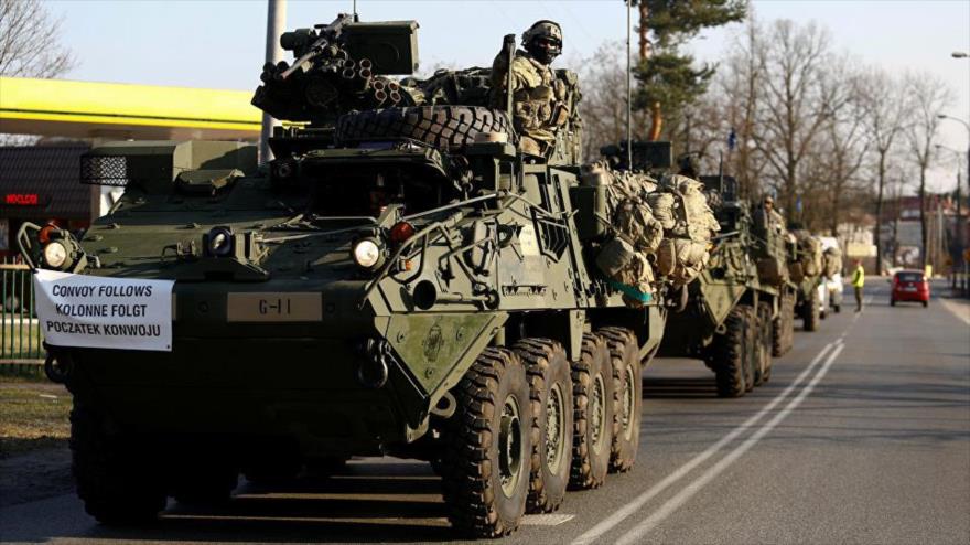 Un convoy de las tropas estadounidenses en su camino hacia una base militar en Wesola, cerca de Warsaw (capital de Polonia), 28 de marzo de 2017.