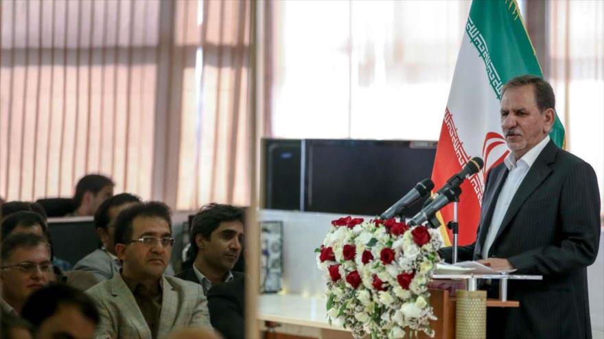 El primer vicepresidente iraní, Eshaq Yahanguiri, da un discurso en Teherán, la capital de Irán. (Foto: IRNA)