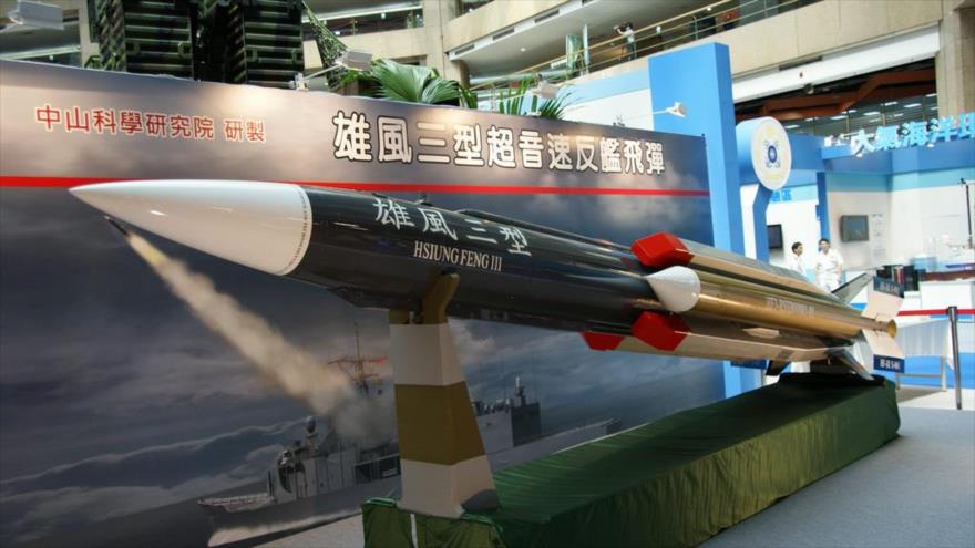 Un misil de crucero tierra-tierra Hsiung Feng IIE (HF-2E) de producción taiwanesa.