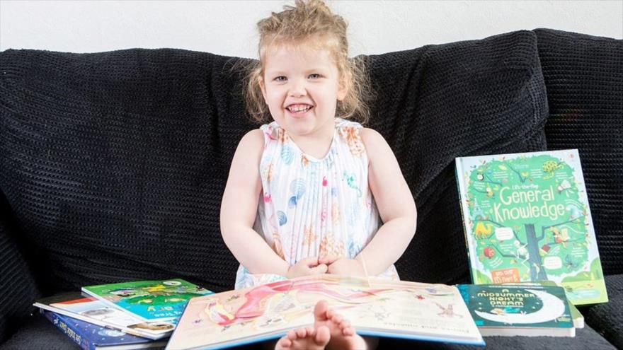 Ophelia Morgan-Dew es una de las integrantes más jóvenes de Mensa, la asociación para superdotados con sede en el Reino Unido. Foto: BBC