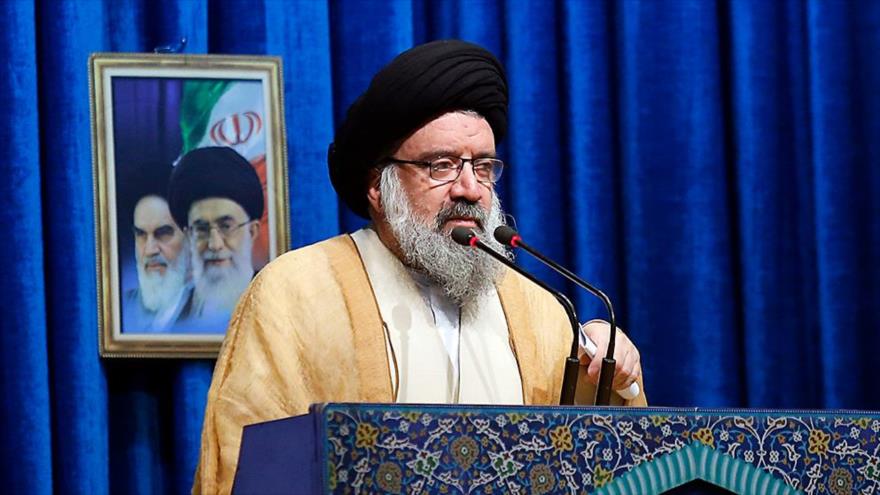 El ayatolá Seyed Ahmad Jatami ofrece un discurso en Teherán, la capital de Irán.