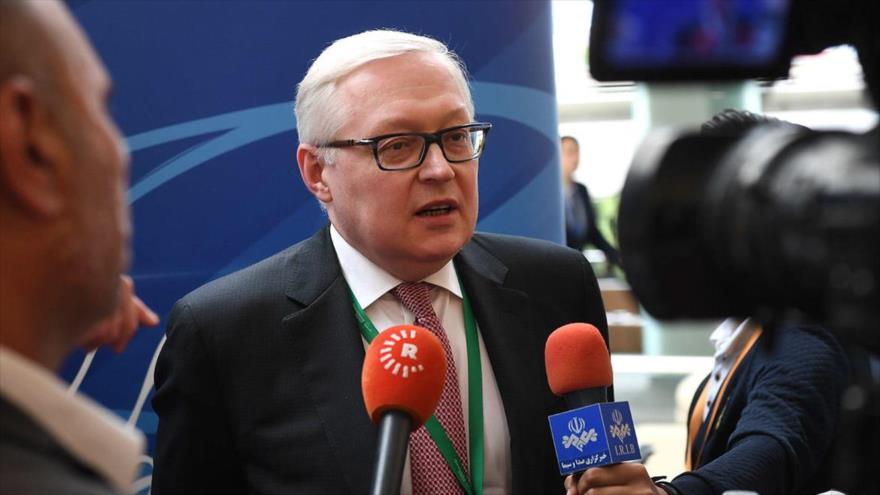 El viceministro de Exteriores ruso, Serguéi Riabkov, habla con la prensa.