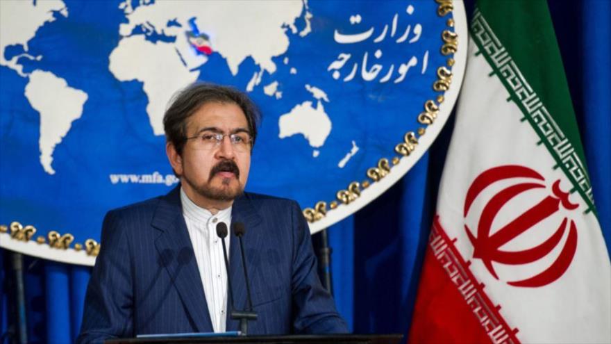 El portavoz de la Cancillería iraní, Bahram Qasemi, habla en una rueda de prensa, en Teherán, la capital.