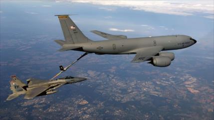 Caen acciones de Boeing tras caída de avión cisterna de EEUU