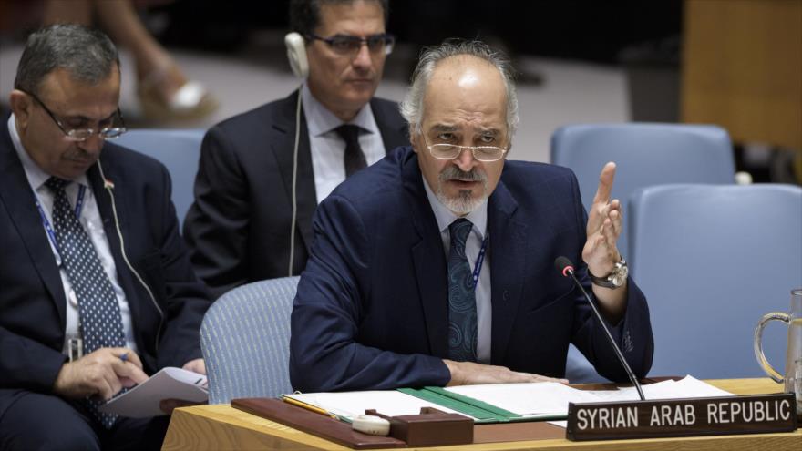 El embajador de Siria ante la ONU, Bashar al-Yafari, habla en una reunión del Consejo de Seguridad de la ONU, 28 de agosto de 2018. (Foto: un.org)