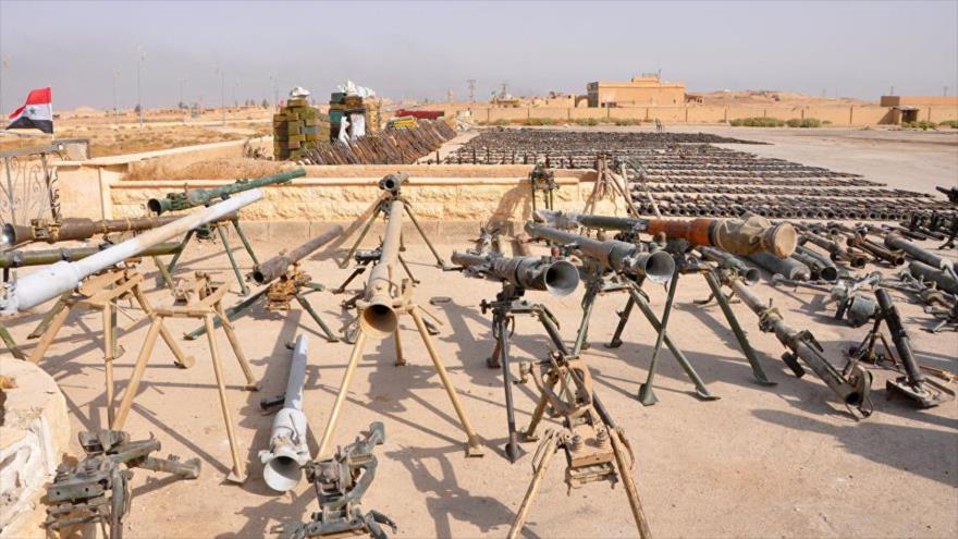 Armas incautadas por el Ejército sirio durante una operación militar en la provincia oriental de Deir Ezzor, noviembre de 2017. 
