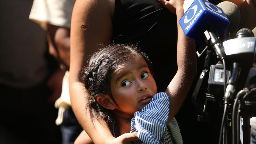 Una niña migrante detenida en Estados Unidos, en Nueva York, 26 de julio de 2018. (Foto: AFP)