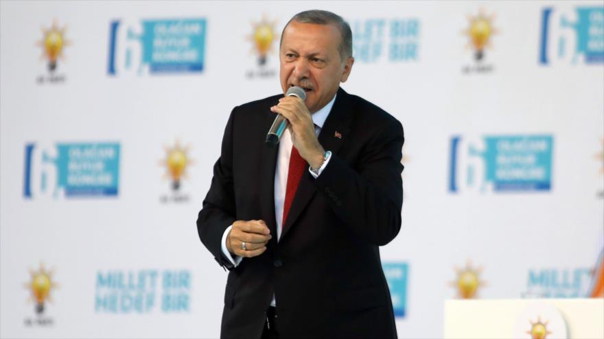 El presidente de Turquía, Recep Tayyip Erdogan, habla en un acto en Ankara (capital turca), 18 de agosto de 2018.