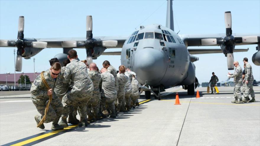 Las fuerzas militares estadounidenses desplegadas en Base Aérea Yokota, Japón, 15 de abril de 2016.