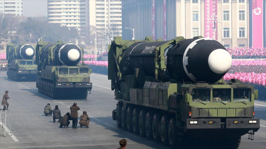 Misiles balísticos Hwasong-15 en el desfile militar en Pyongyang (capital de Corea del Norte), 8 de febrero de 2018. (Fuente: AFP)