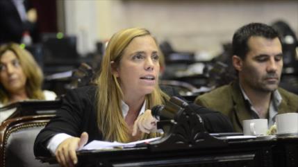 Diputada kirchnerista pide a Macri que “dé un paso al costado”