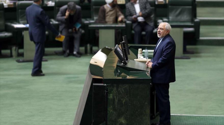 El canciller iraní, Mohamad Yavad Zarif, en su intervención ante el Parlamento persa, 2 de septiembre de 2018. (Fuente: IRNA).