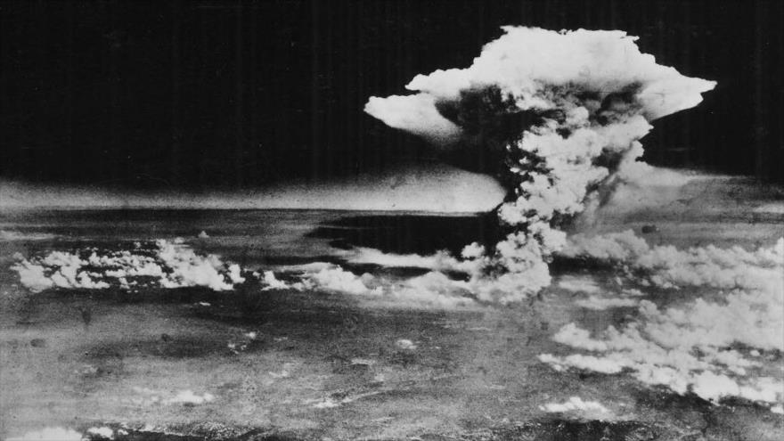 Una bomba atómica de EE.UU. lanzada sobre la ciudad japonesa de Hiroshima, 6 de agosto de 1945.