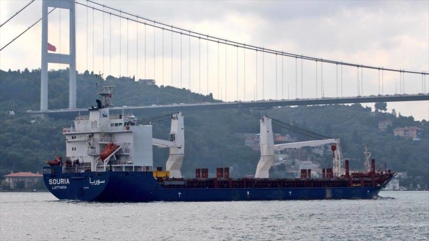 Foto del buque sirio en la aguas del estrecho del Bósforo, cerca de Estambul, publicado 3 de septiembre de 2018.