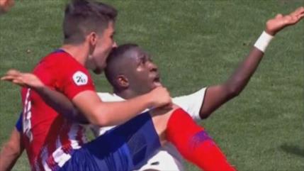 Vídeo: Jugador muerde en la cabeza a su rival durante un partido