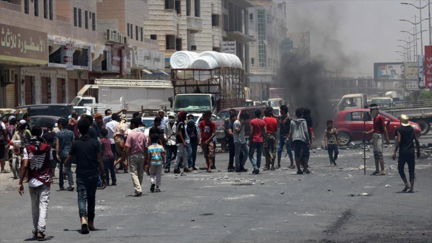 Yemeníes denuncian hambre en zonas controladas por régimen de Hadi