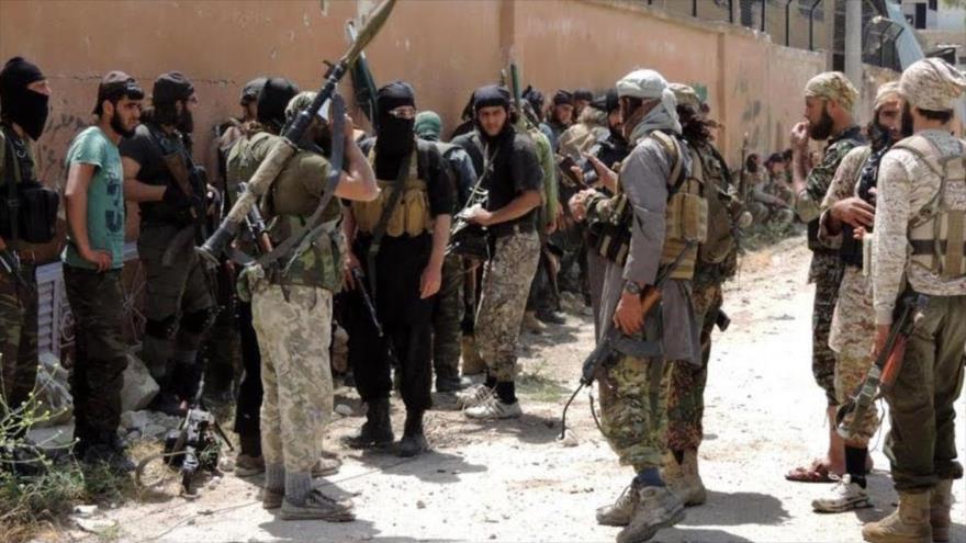 Los miembros del grupo terrorista sirio Frente Al-Nusra (autoproclamado Frente Fath Al-Sham) desplegados en Siria.