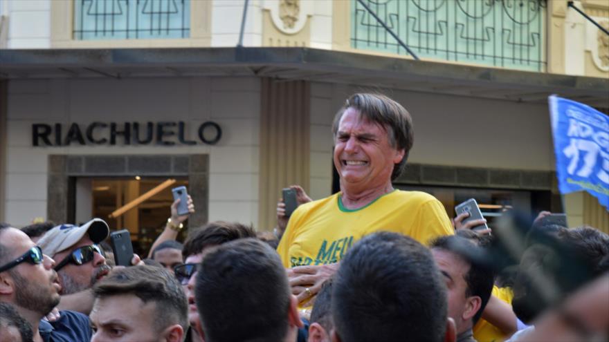 Acuchillan a candidato presidencial brasileño Bolsonaro