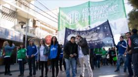 Trabajadores argentinos protestan por ‘absorción’ de ministerios 