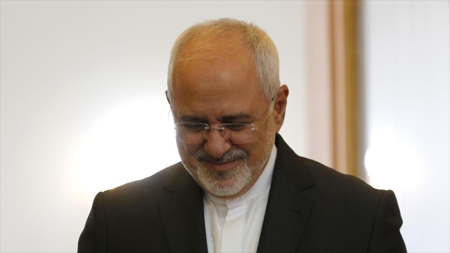 El canciller iraní, Mohamad Yavad Zarif, antes de reunirse con su par norcoreano, Ri Yong Ho, en Teherán (capital de Irán), 7 de agosto de 2018. (Fuente: AFP) 