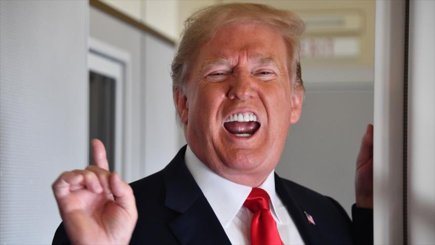 El presidente de EE. UU., Donald Trump, habla durante un vuelo del Air Force One, 7 de septiembre de 2018. (Foto: AFP)