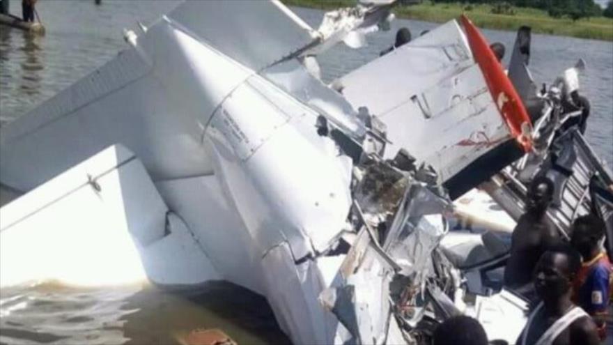 Avión sursudanés se estrella con unas 20 personas a bordo | HISPANTV