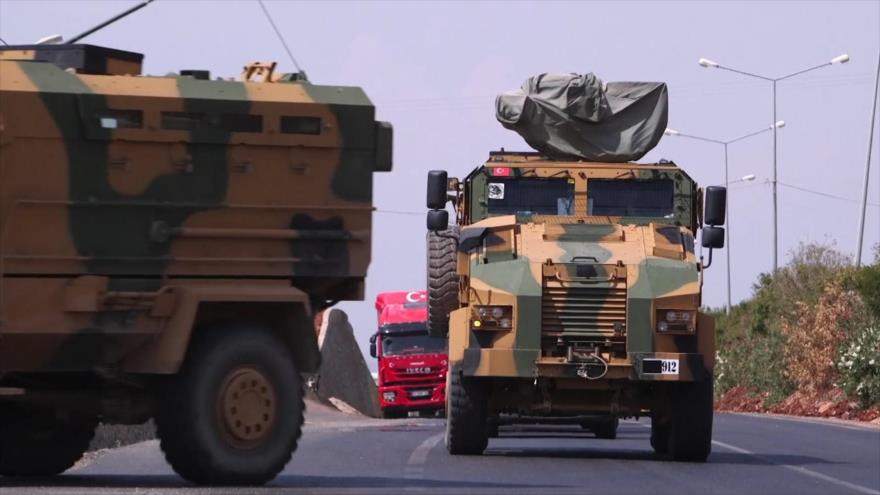 Vídeo: Convoy militar turco se dirige a la frontera con Siria