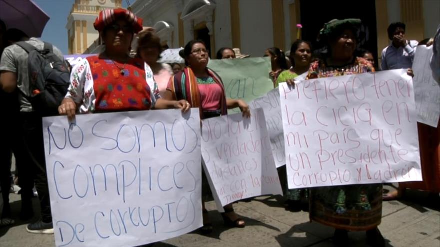 Guatemaltecos exigen la renuncia del presidente Jimmy Morales