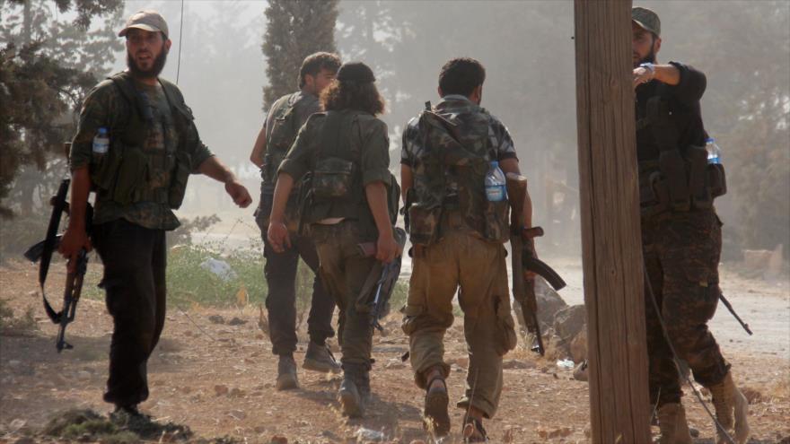 Miembros del grupo terrorista Frente Fath al-Sham en la provincia siria de Alepo (noroeste), 6 de agosto de 2016. (Foto: AFP)