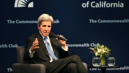 Kerry: Trump ha de preocuparse por reunión de Manafort y Mueller