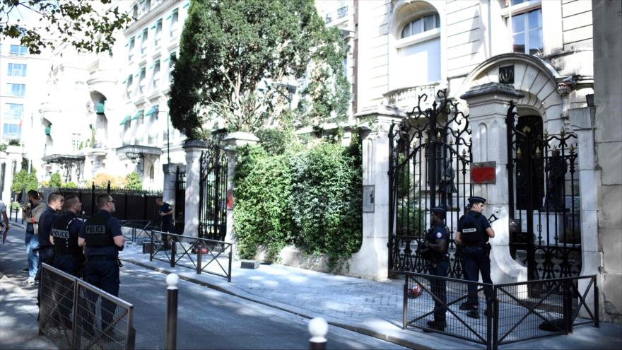 La policía francesa monta guardia frente a la embajada iraní en París, tras un ataque de un grupo antiraní, 14 de septiembre de 2018. (Foto:AFP)