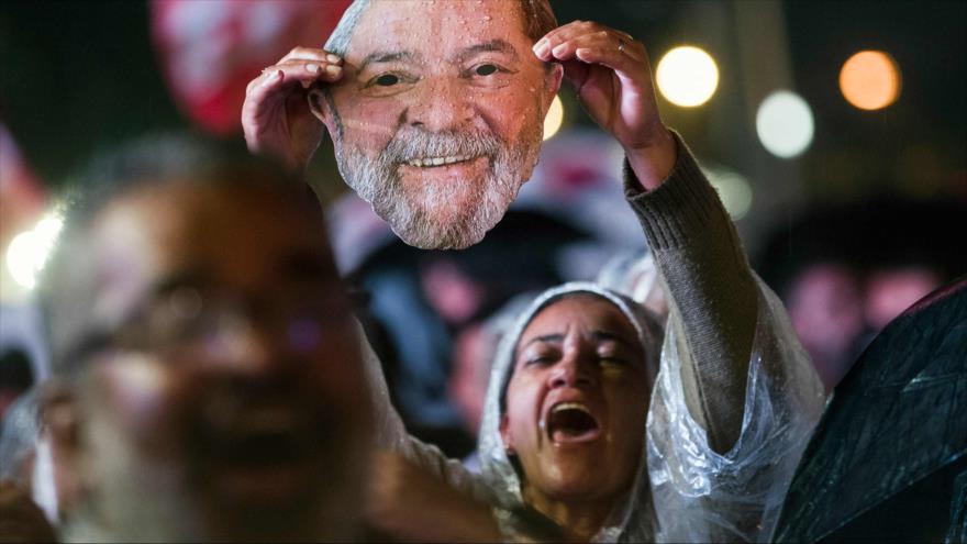 Simpatizantes del expresidente brasileño Luiz Inácio Lula da Silva durante un mitin en Río de Janeiro, 14 de septiembre de 2018. (Foto: AFP)