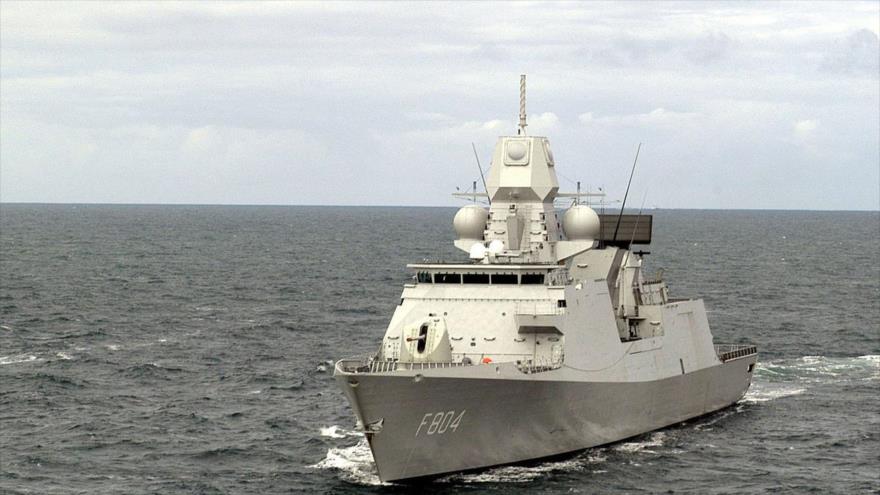 El buque insignia del grupo naval de la OTAN, el HNLMS De Ruyter.