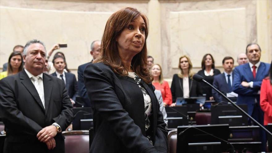 La expresidenta argentina Cristina Fernández de Kirchner en la ceremonia de toma de posesión como senadora en el Congreso, 29 de noviembre de 2017.