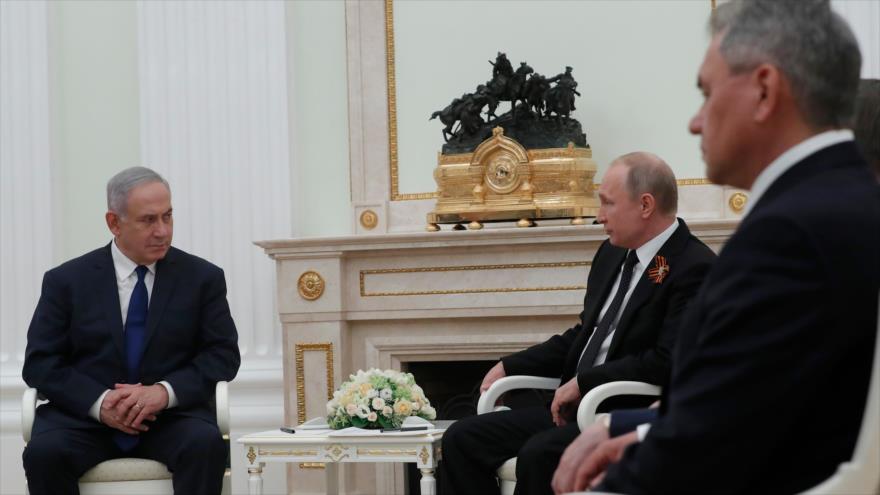 El presidente de Rusia, Vladimir Putin, durante una reunión con el premier israelí, Benjamín Netanyahu (izda.), Kremlin, 9 de mayo de 2018. (Foto: AFP)