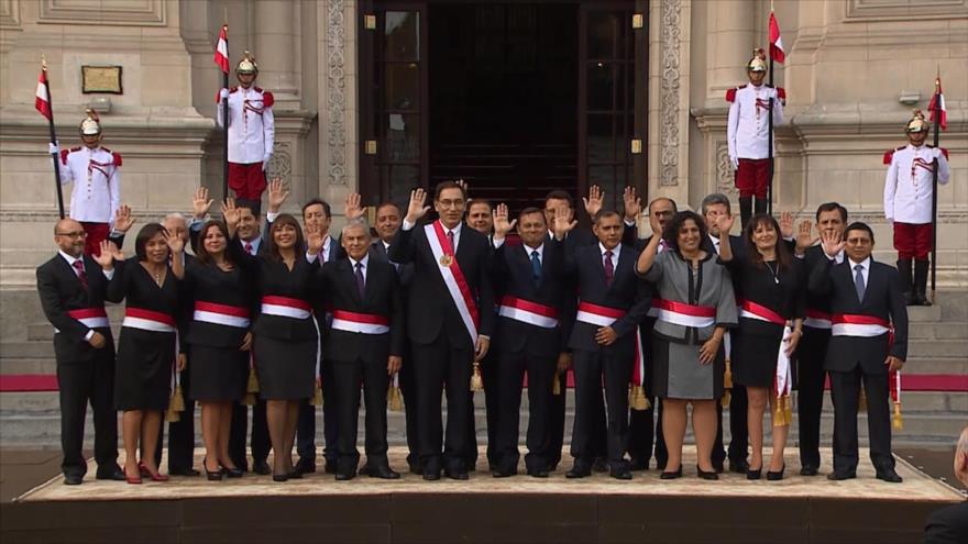 Los peruanos respaldan reformas del presidente Vizcarra 